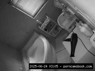 camsoda voyeurcam-julmodels-bath-1st-2