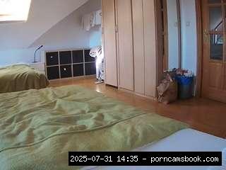 camsoda voyeurcam-julmodels-bed-1